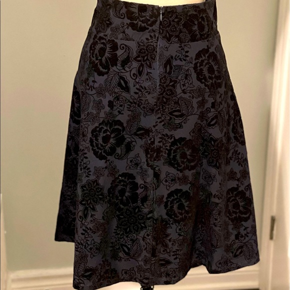 Designer Skirt - Picture 2 of 3